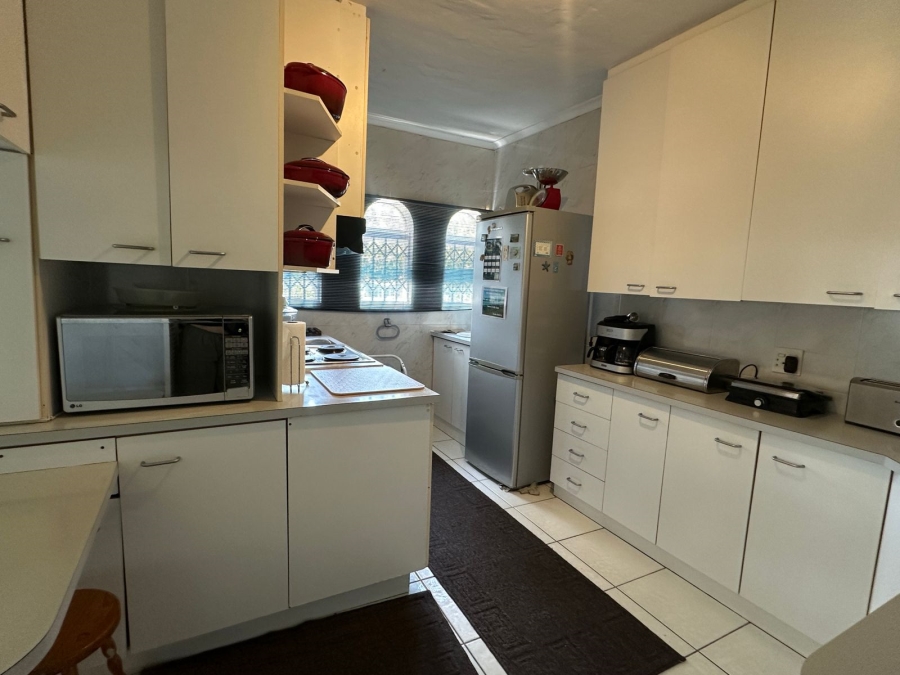 4 Bedroom Property for Sale in Wavecrest Eastern Cape